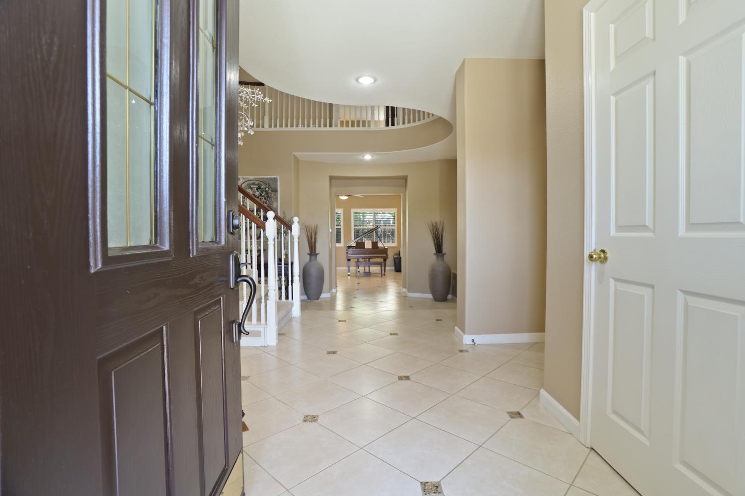 935 Shortland Cir, Manteca, CA 95337