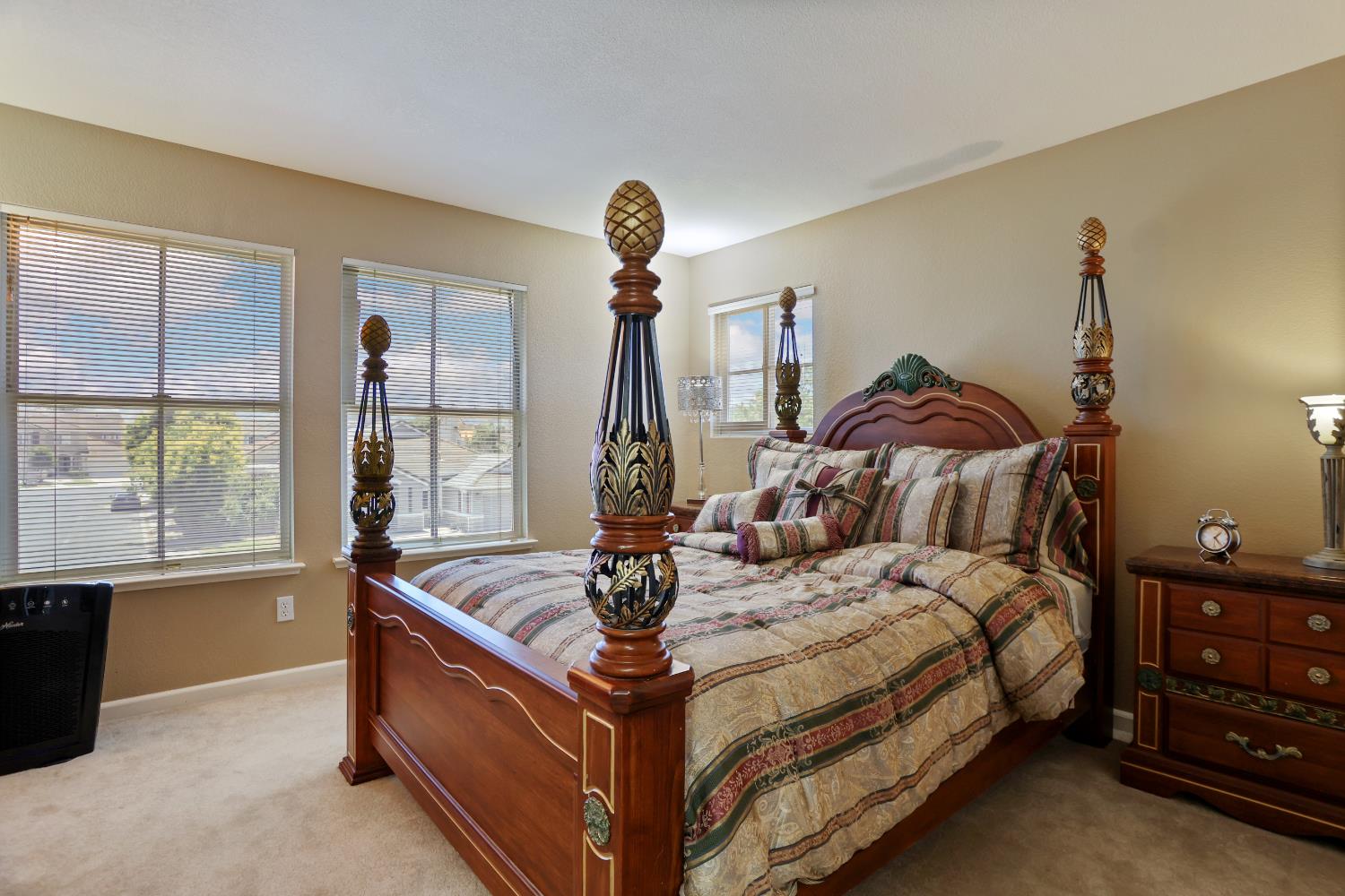 935 Shortland Cir, Manteca, CA 95337