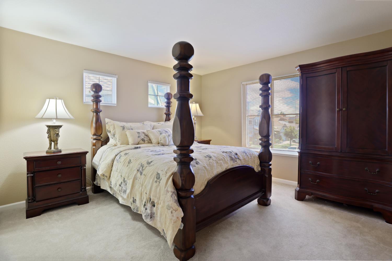935 Shortland Cir, Manteca, CA 95337