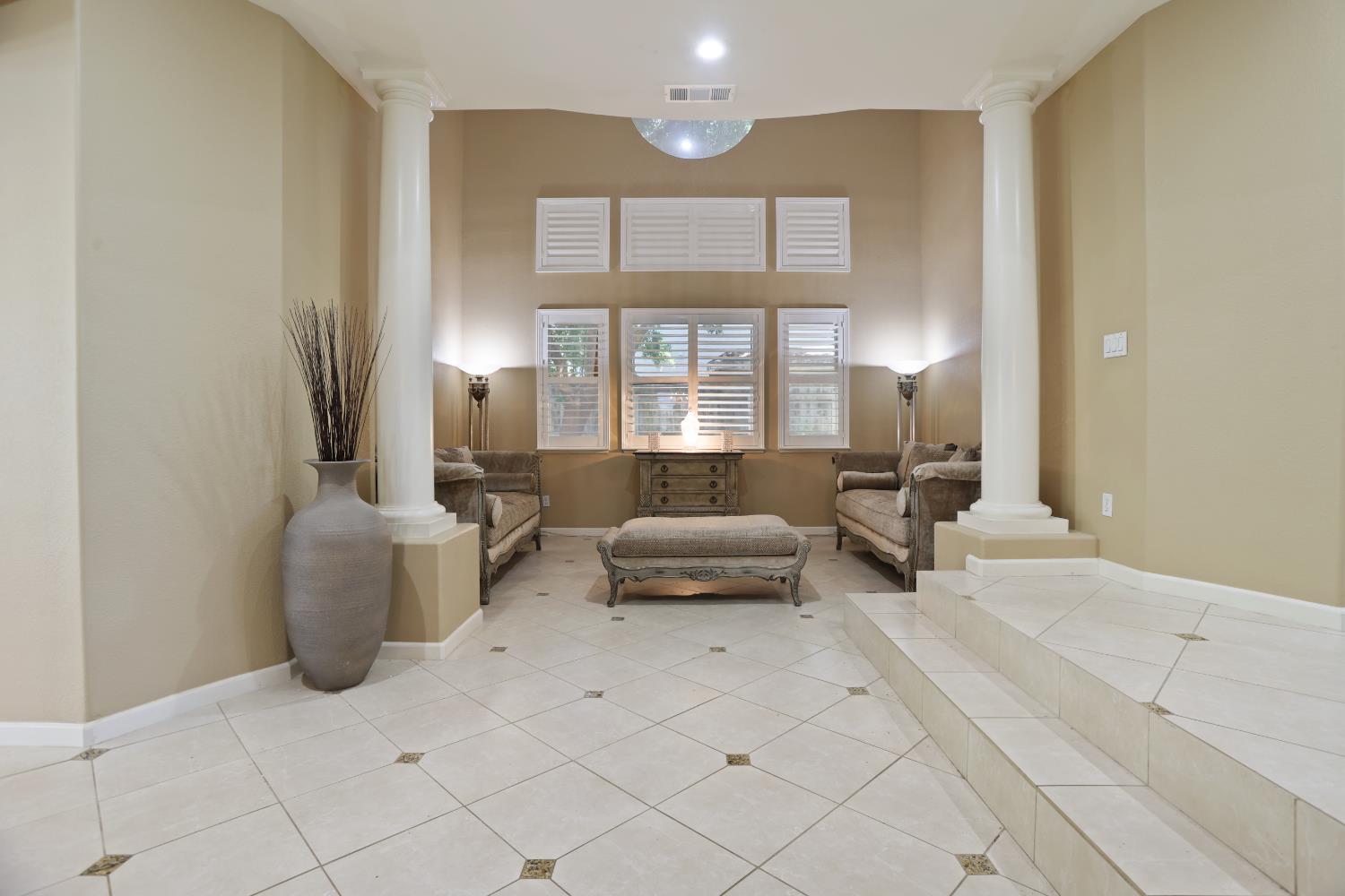 935 Shortland Cir, Manteca, CA 95337