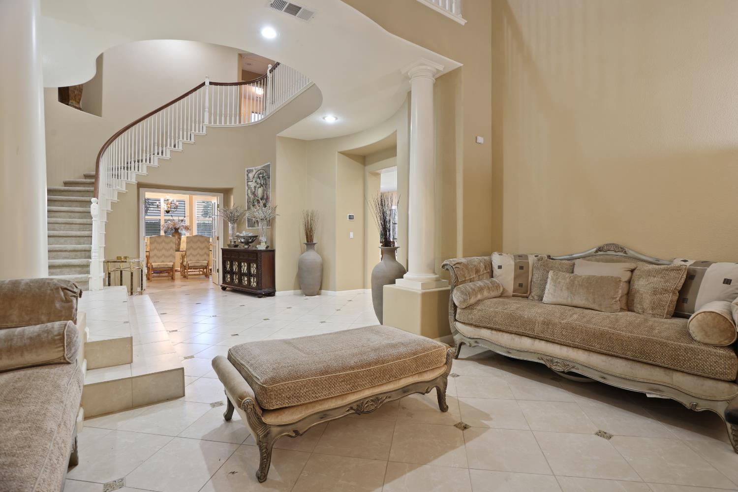 935 Shortland Cir, Manteca, CA 95337