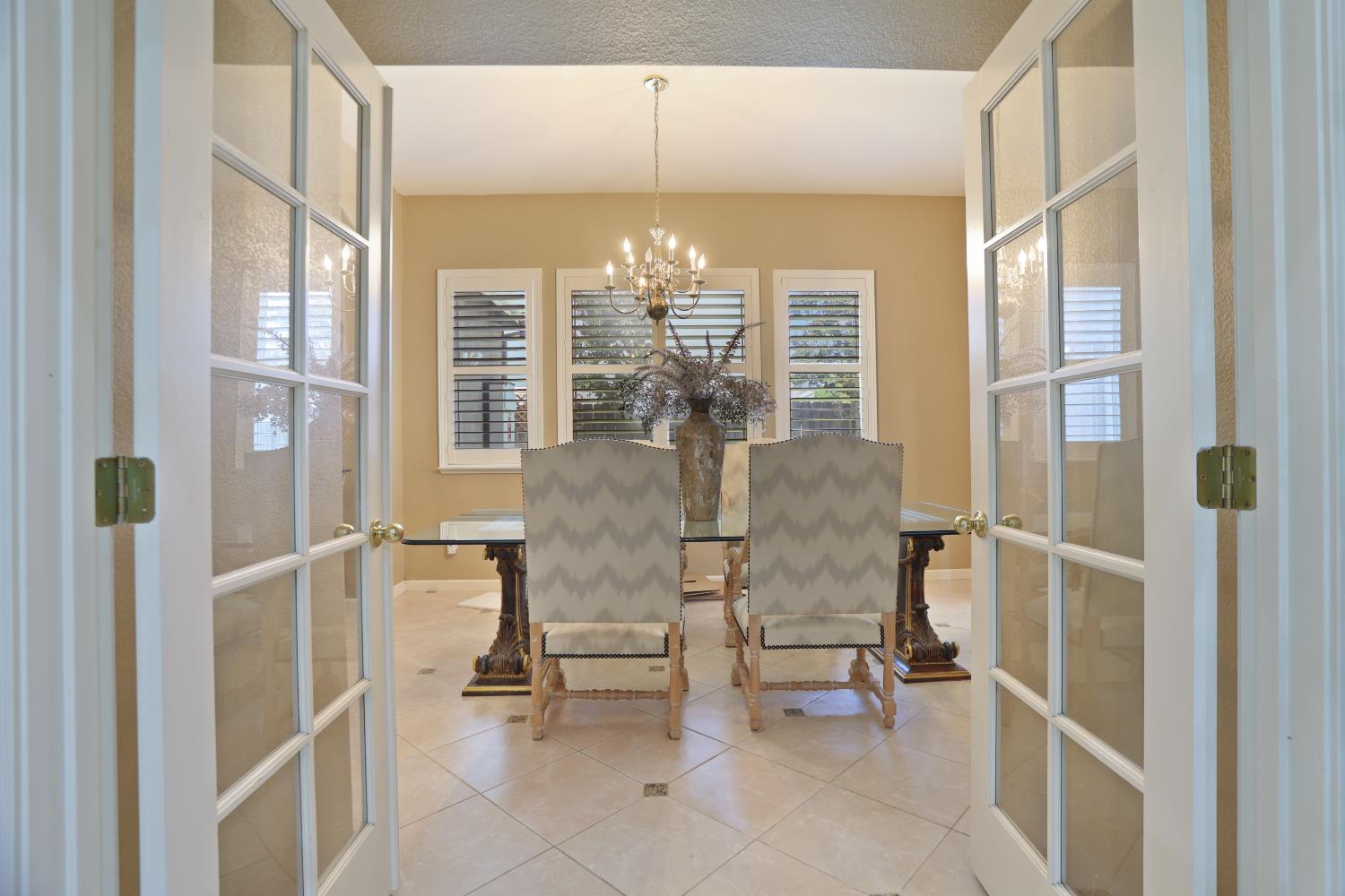 935 Shortland Cir, Manteca, CA 95337