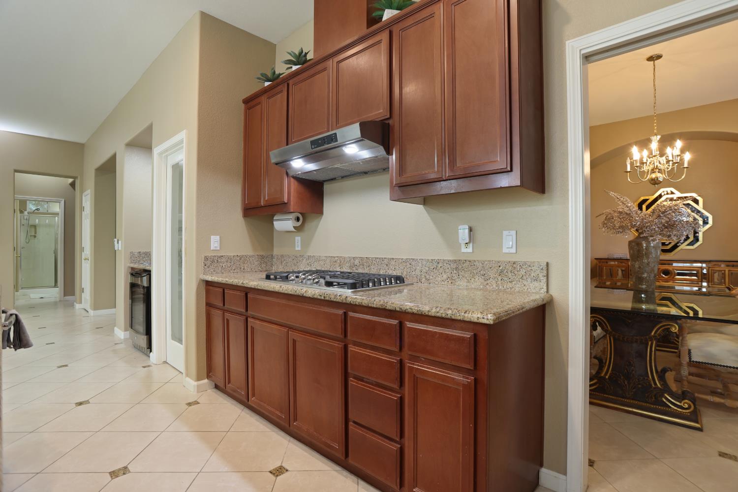 935 Shortland Cir, Manteca, CA 95337