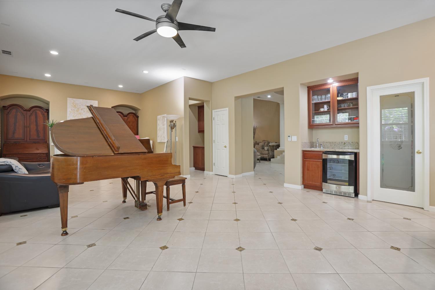 935 Shortland Cir, Manteca, CA 95337