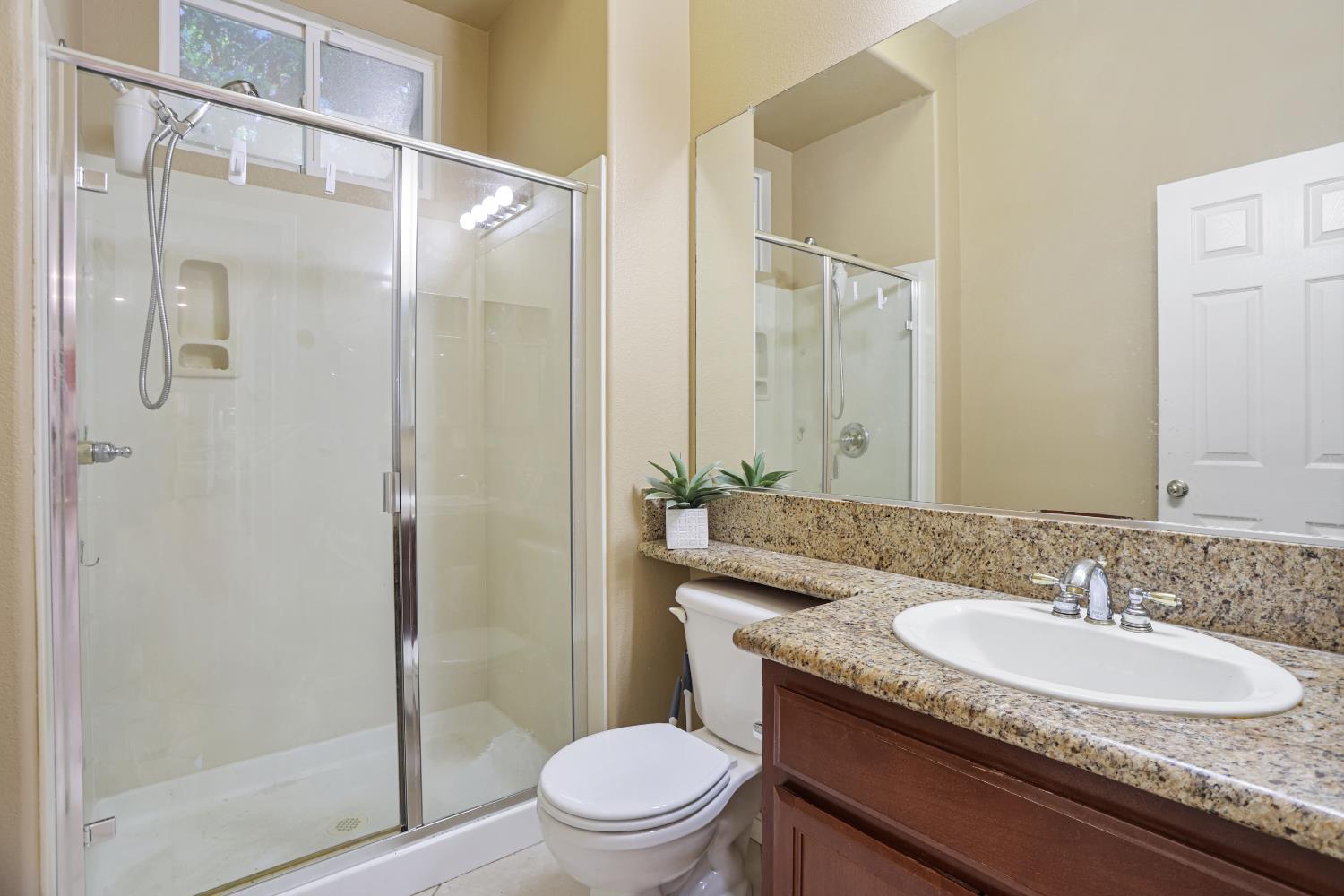 935 Shortland Cir, Manteca, CA 95337