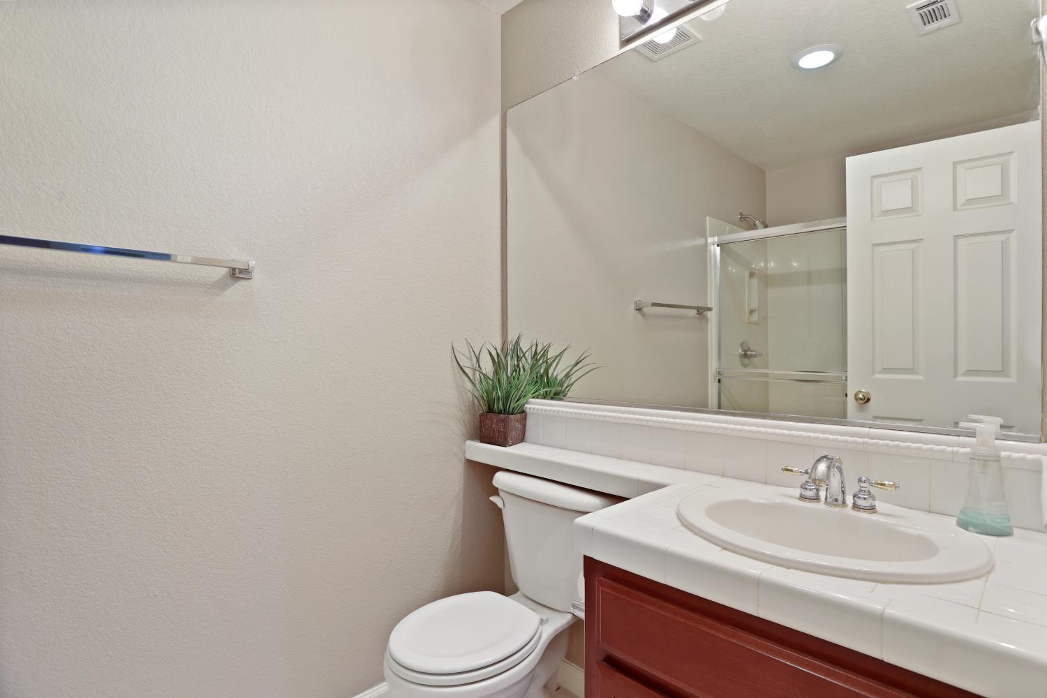 935 Shortland Cir, Manteca, CA 95337