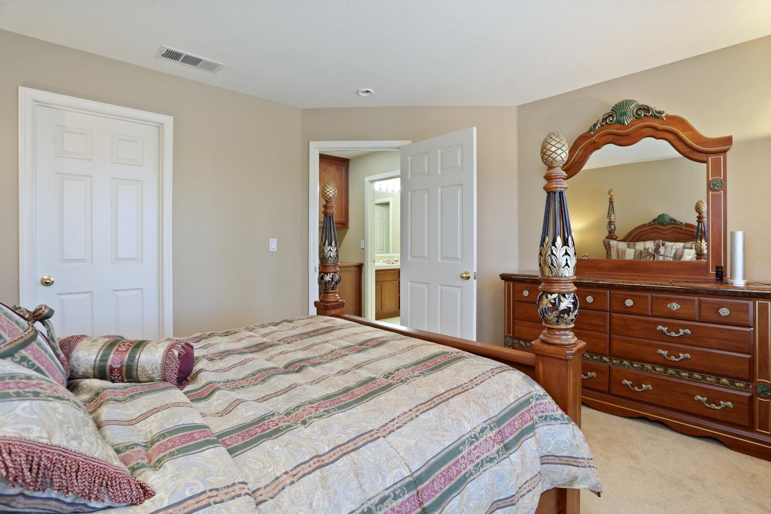 935 Shortland Cir, Manteca, CA 95337