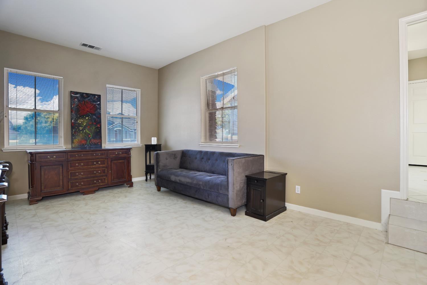 935 Shortland Cir, Manteca, CA 95337