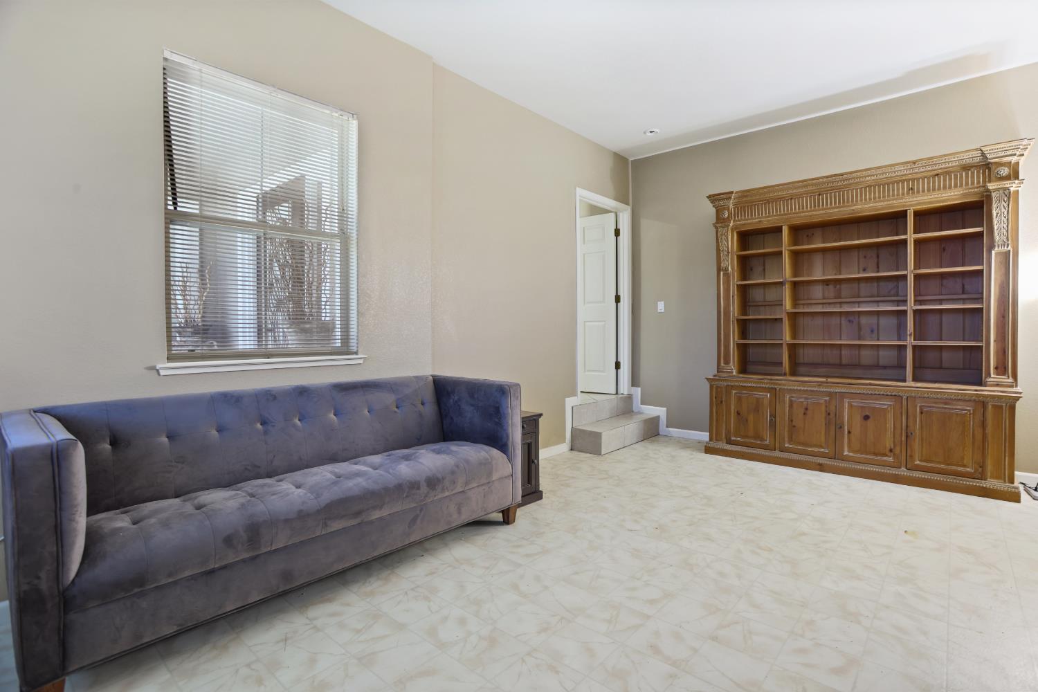 935 Shortland Cir, Manteca, CA 95337