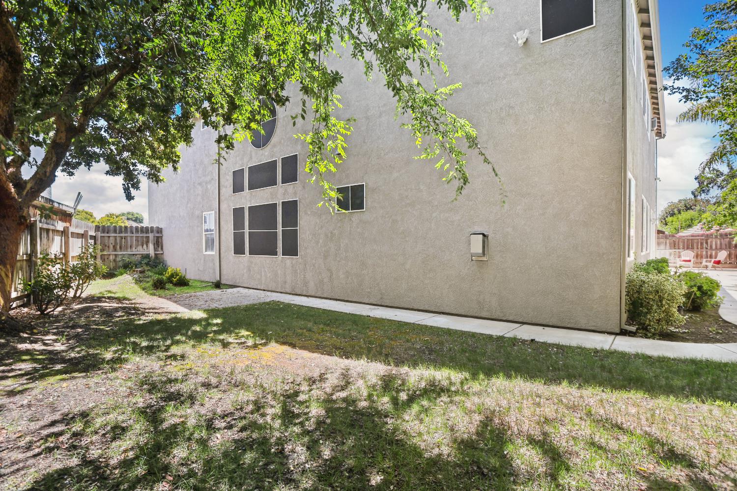 935 Shortland Cir, Manteca, CA 95337