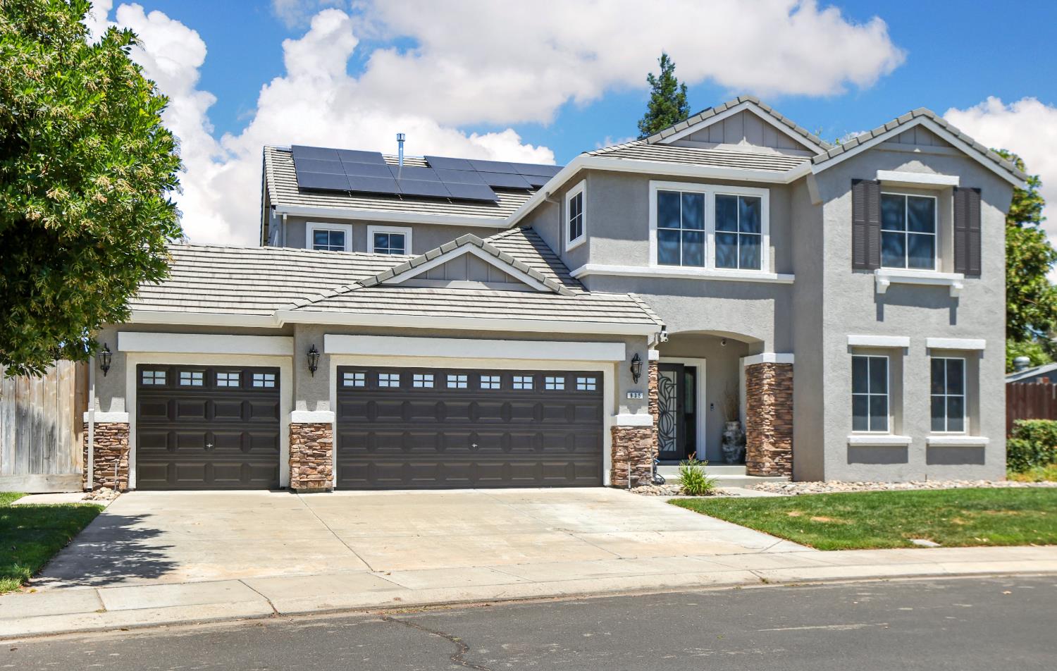 935 Shortland Cir, Manteca, CA 95337
