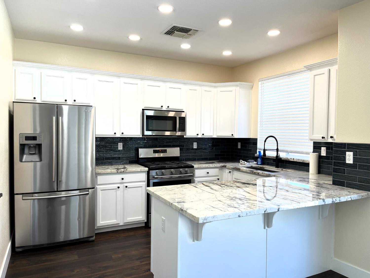13211 Rivercrest Dr, Waterford, CA 95386