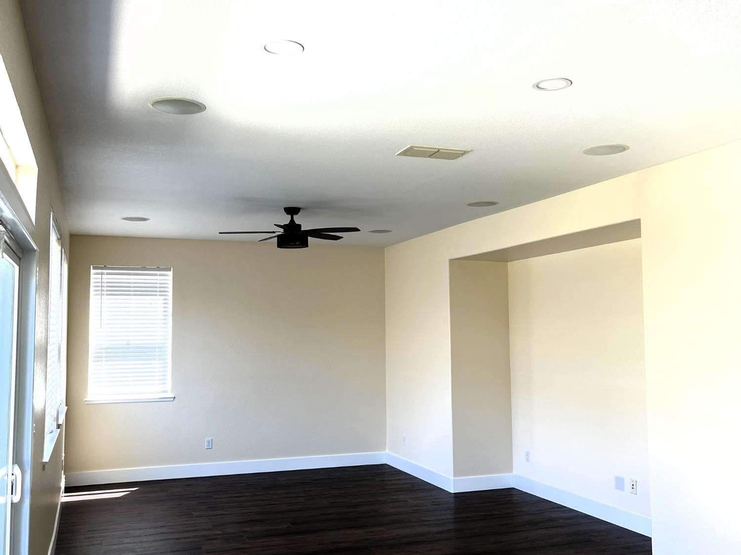 13211 Rivercrest Dr, Waterford, CA 95386