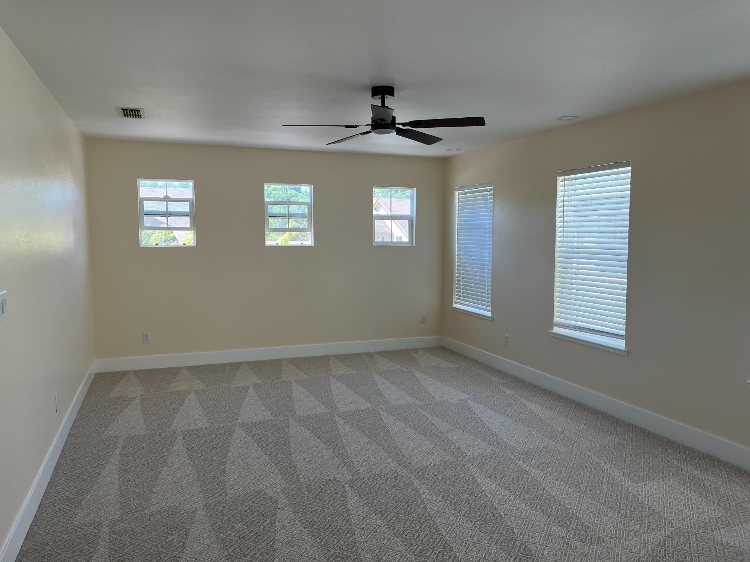 13211 Rivercrest Dr, Waterford, CA 95386