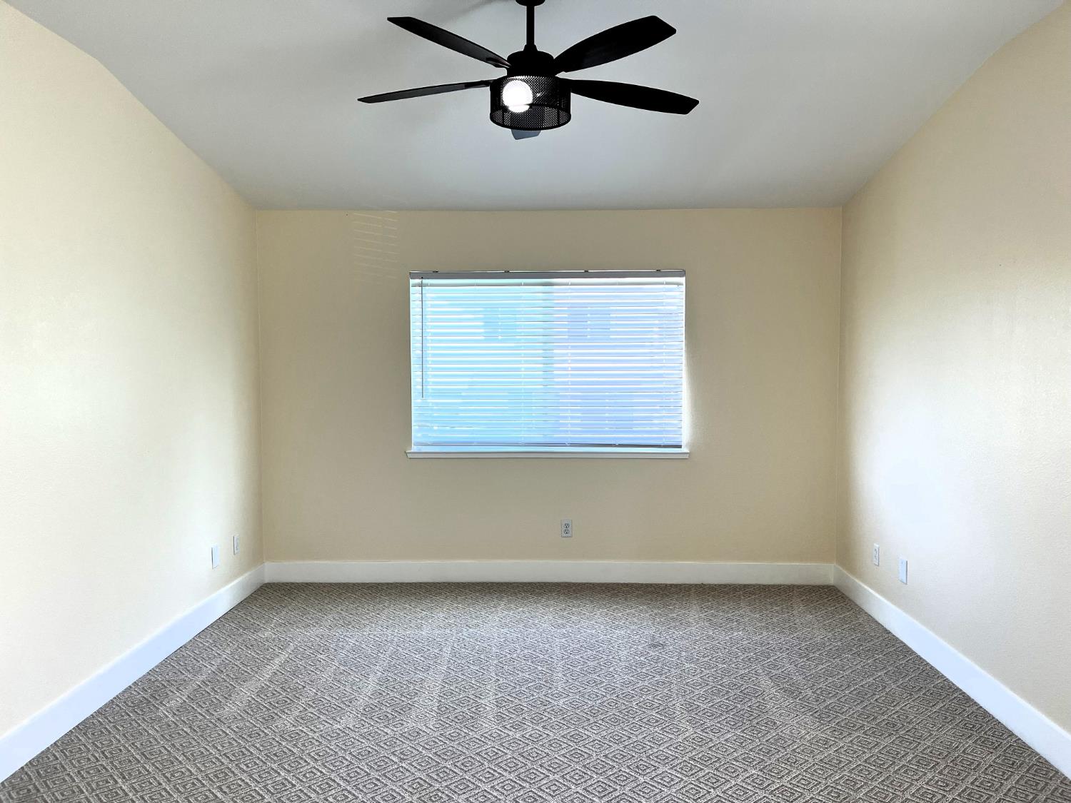 13211 Rivercrest Dr, Waterford, CA 95386