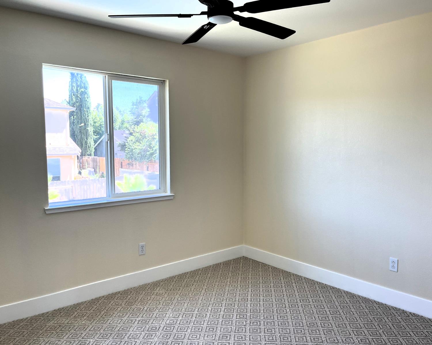 13211 Rivercrest Dr, Waterford, CA 95386