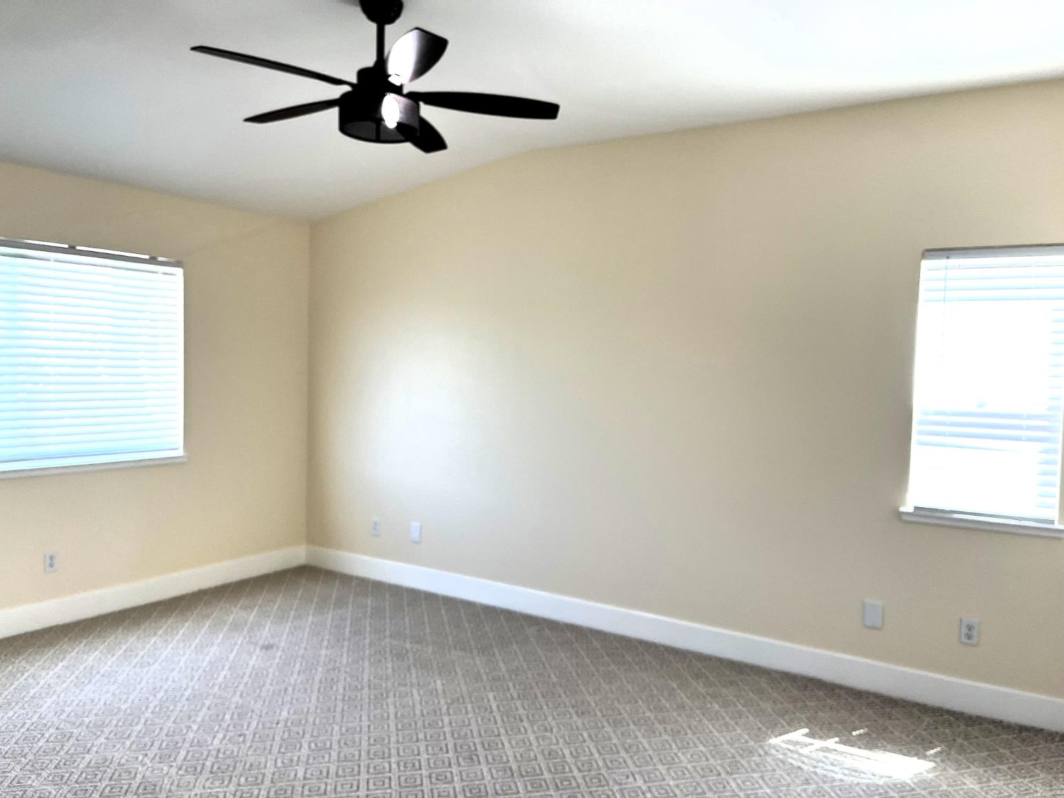 13211 Rivercrest Dr, Waterford, CA 95386
