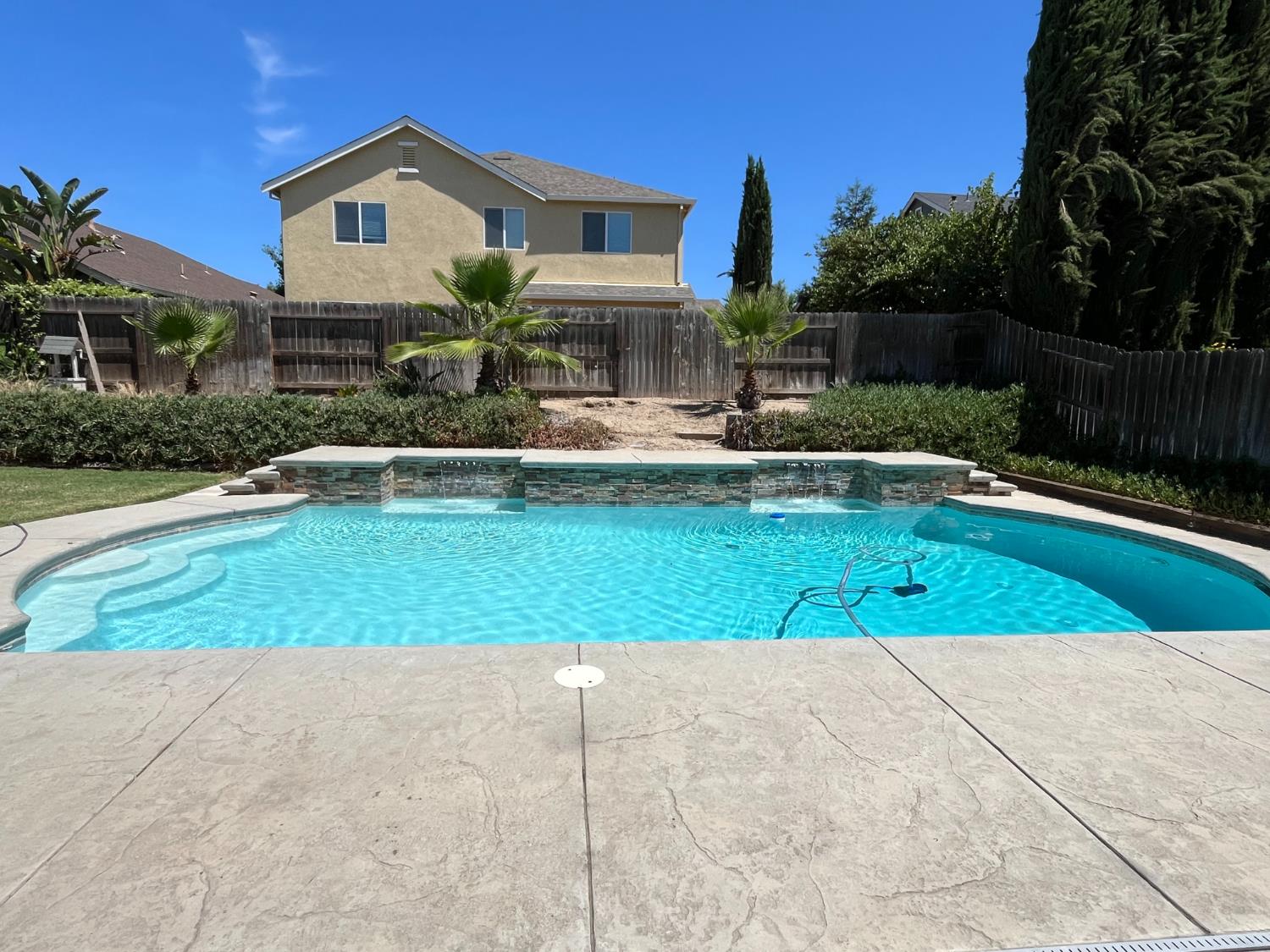 13211 Rivercrest Dr, Waterford, CA 95386