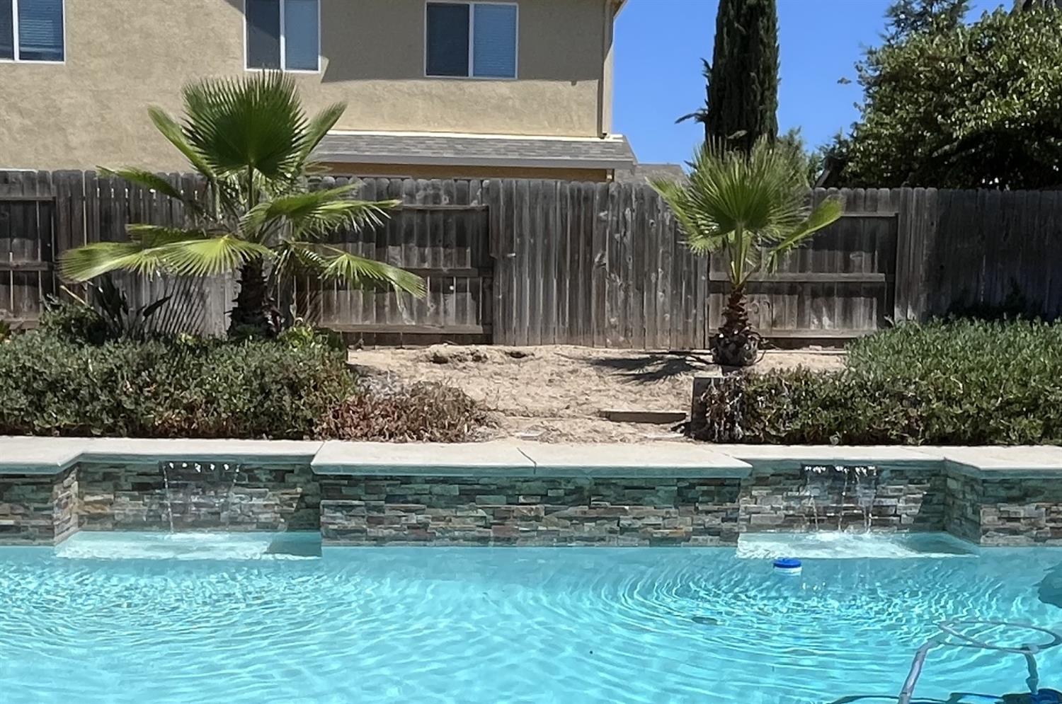 13211 Rivercrest Dr, Waterford, CA 95386