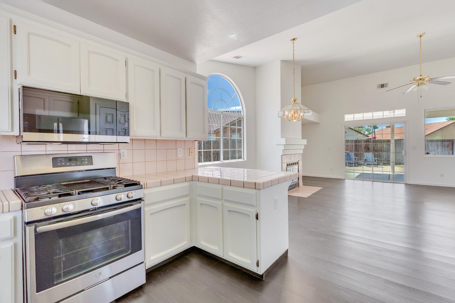 766 Amelia Ct, Los Banos, CA 93635
