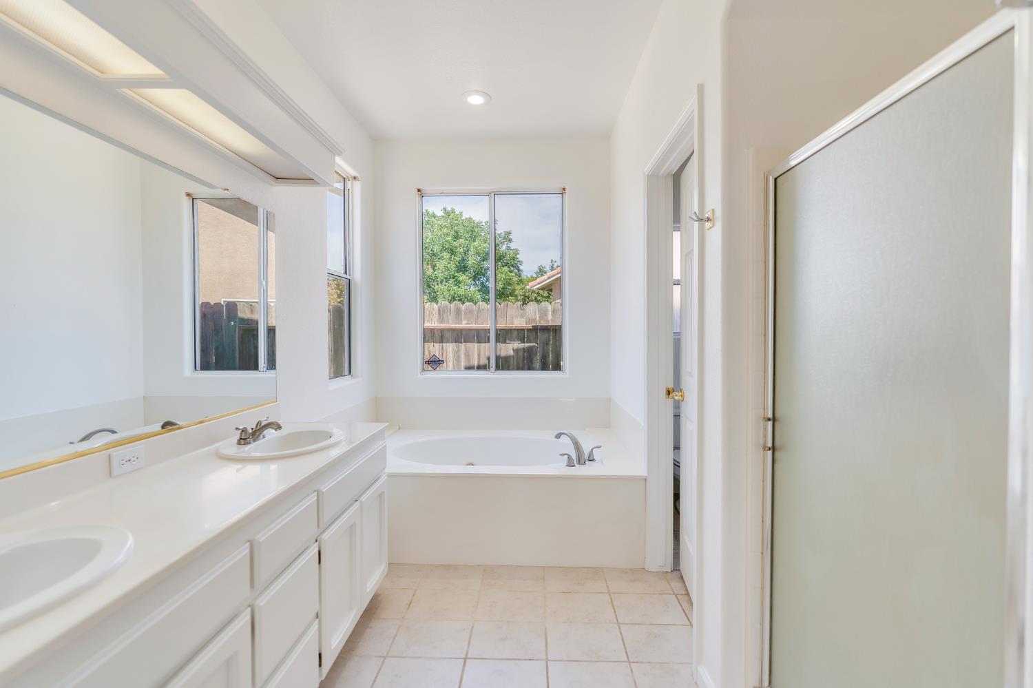766 Amelia Ct, Los Banos, CA 93635