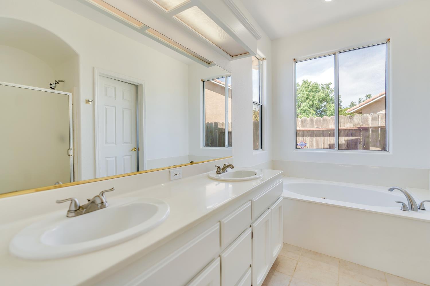 766 Amelia Ct, Los Banos, CA 93635