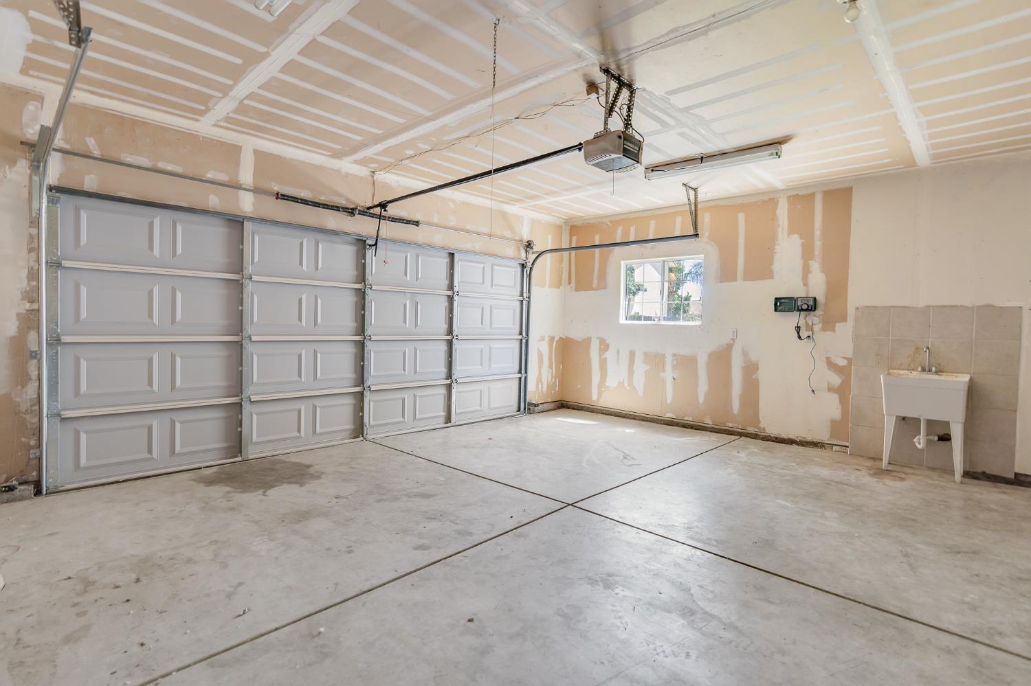 766 Amelia Ct, Los Banos, CA 93635
