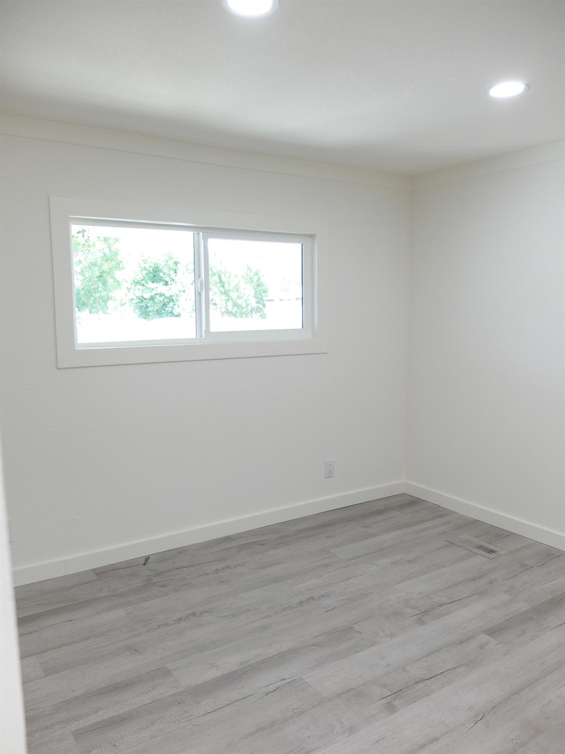 2621 Prescott Rd #229, Modesto, CA 95350