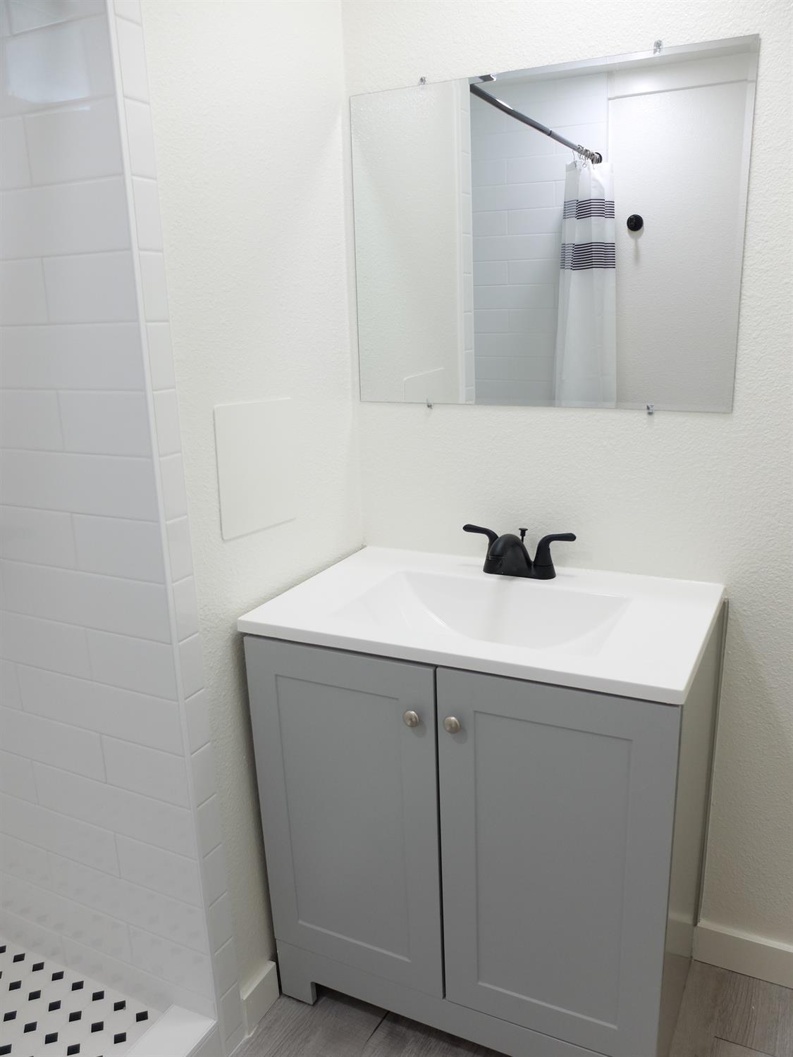 2621 Prescott Rd #229, Modesto, CA 95350