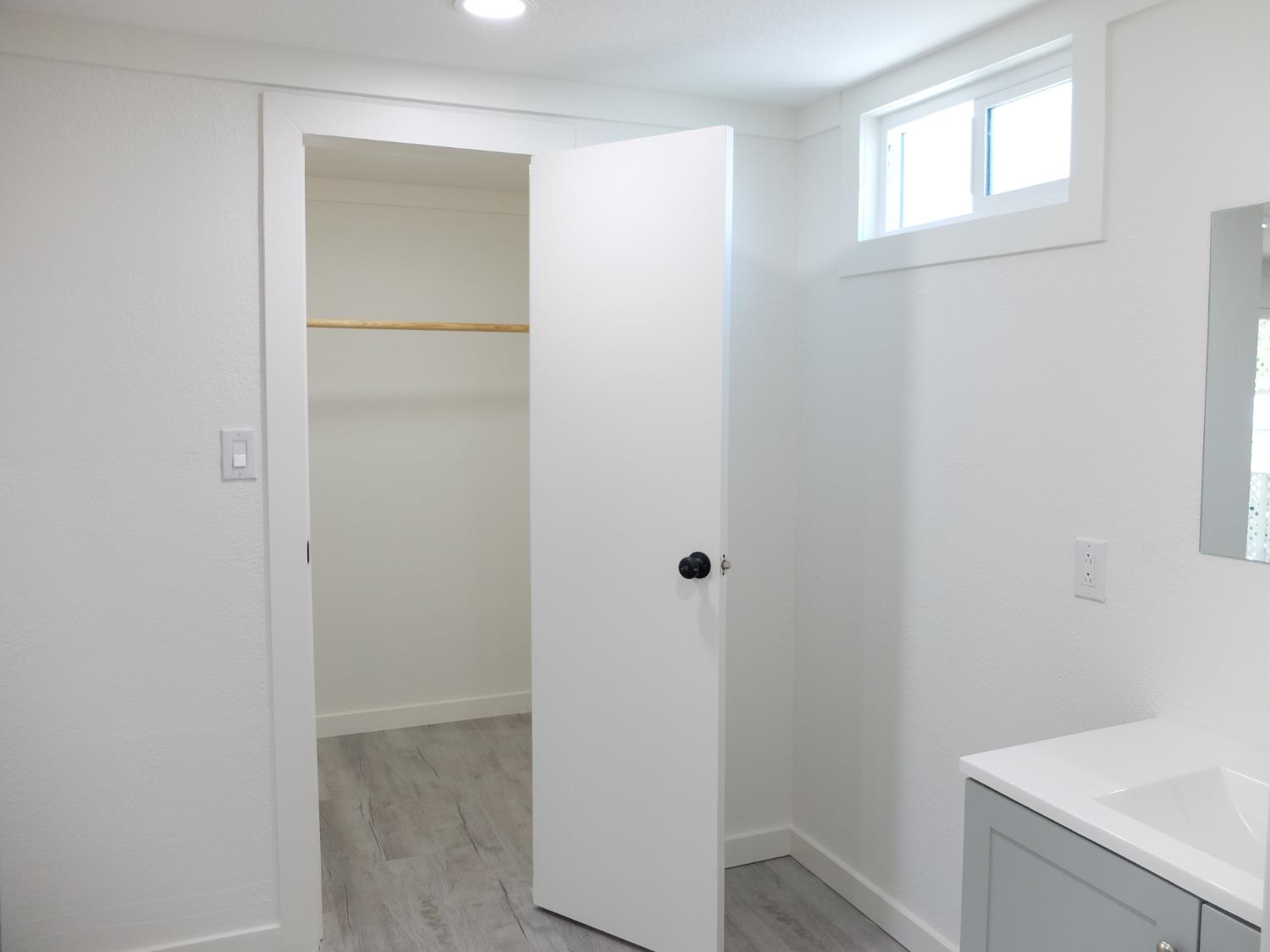 2621 Prescott Rd #229, Modesto, CA 95350