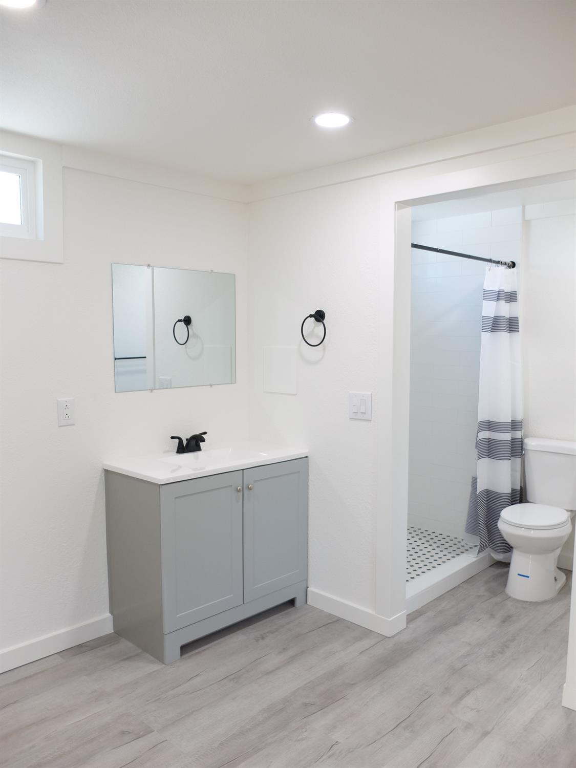 2621 Prescott Rd #229, Modesto, CA 95350