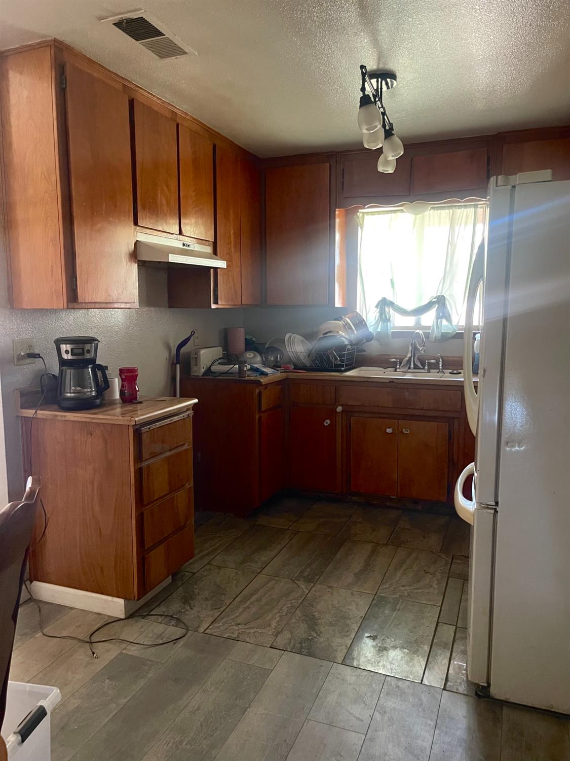 822 E glenwood, Turlock, CA 95380