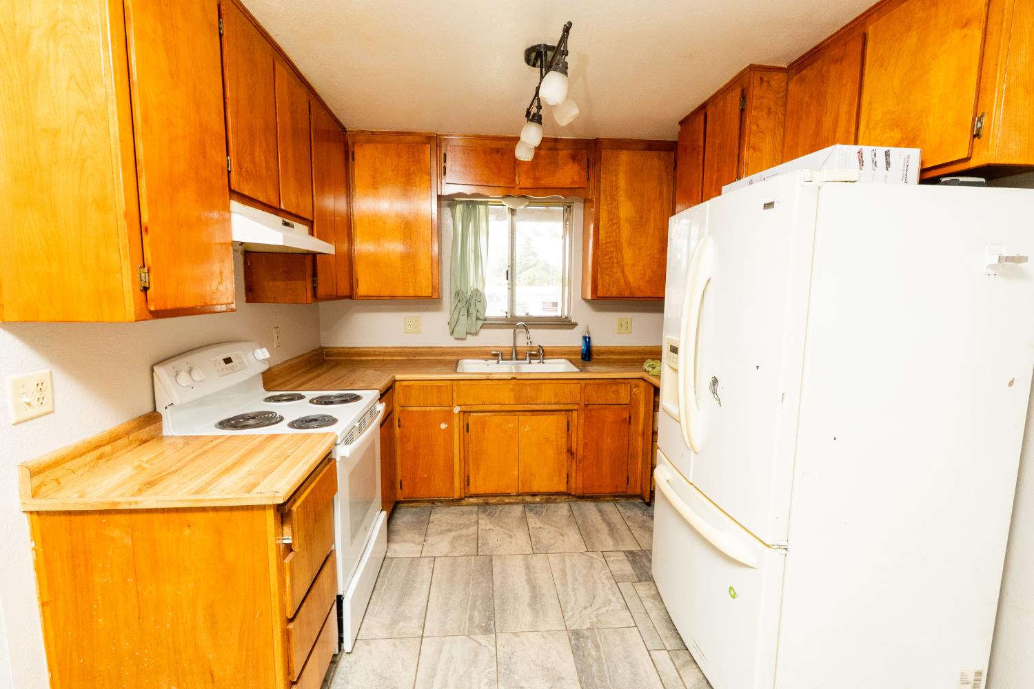 822 E glenwood, Turlock, CA 95380