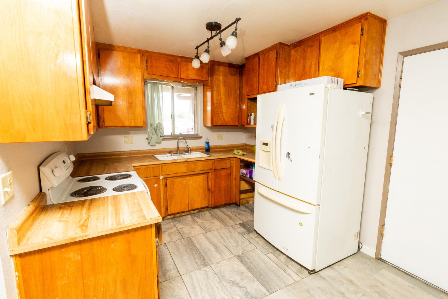 822 E glenwood, Turlock, CA 95380