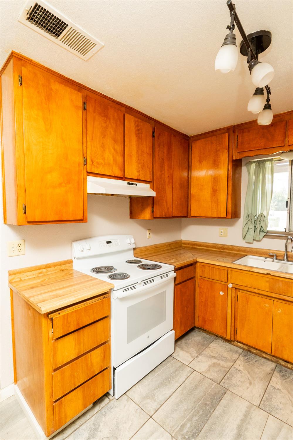 822 E glenwood, Turlock, CA 95380