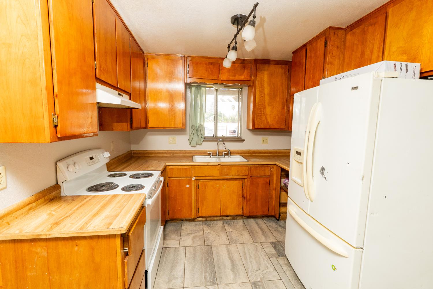 822 E glenwood, Turlock, CA 95380