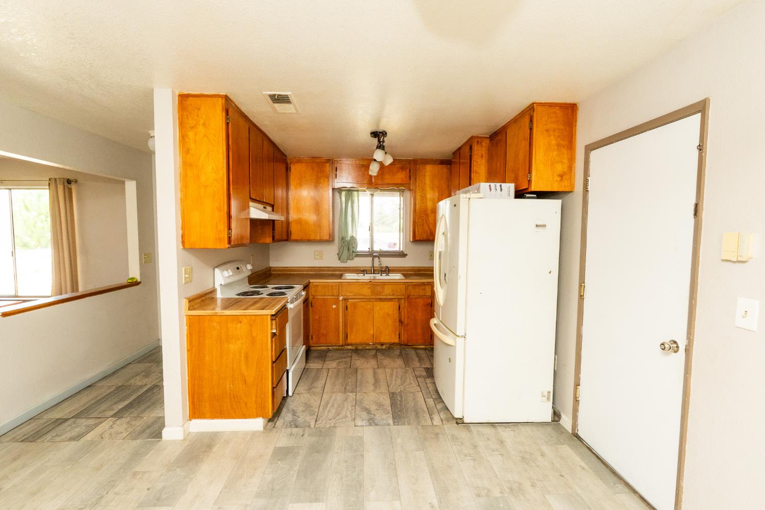 822 E glenwood, Turlock, CA 95380