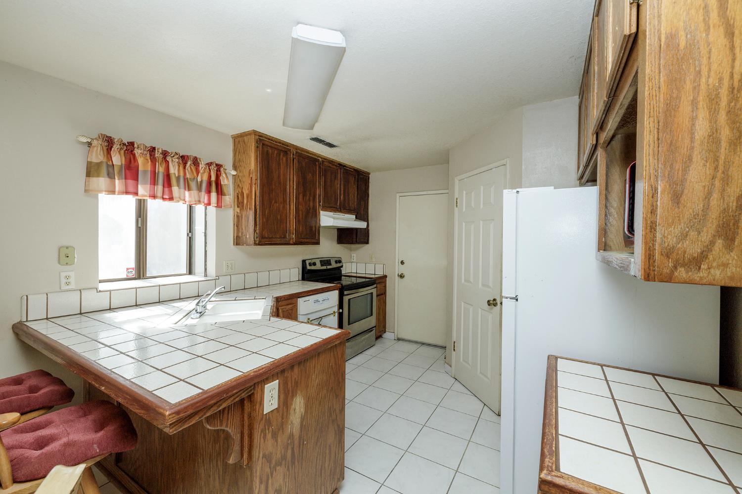 2533 Burlwood Dr, Modesto, CA 95355