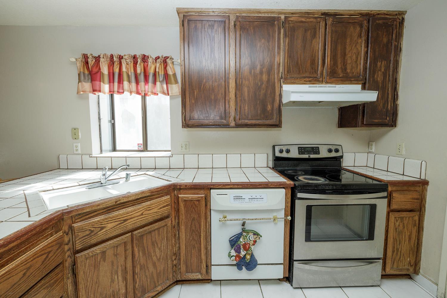 2533 Burlwood Dr, Modesto, CA 95355