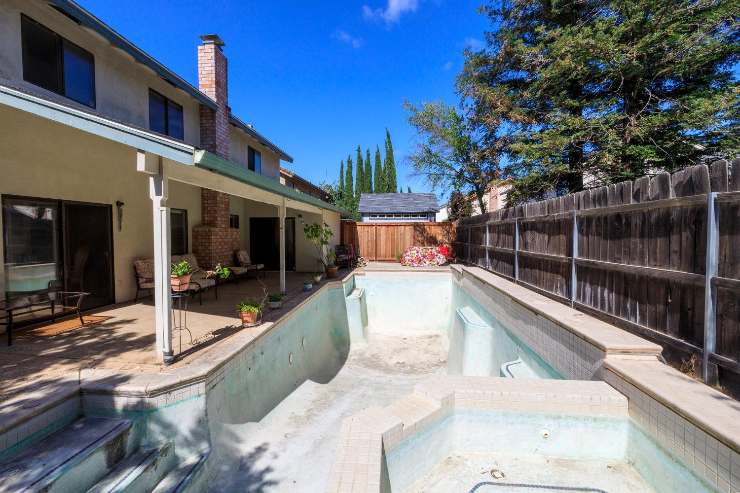 2533 Burlwood Dr, Modesto, CA 95355