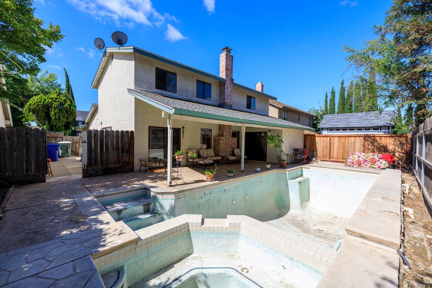 2533 Burlwood Dr, Modesto, CA 95355