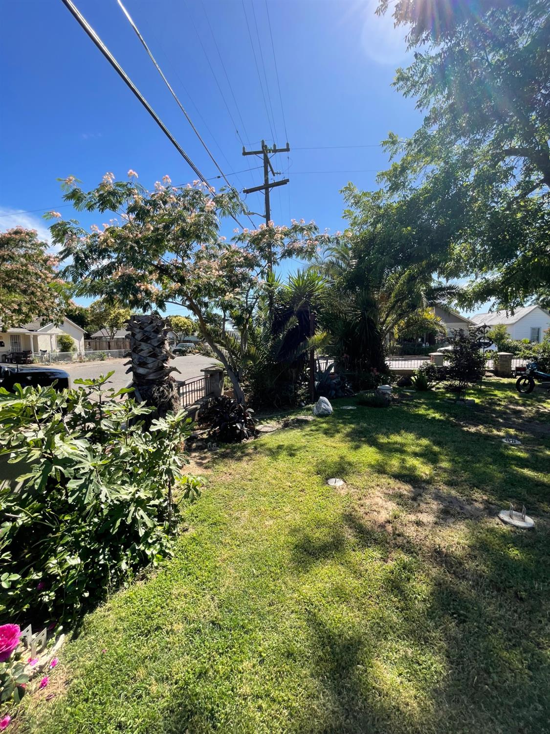 812 E H St, Oakdale, CA 95351