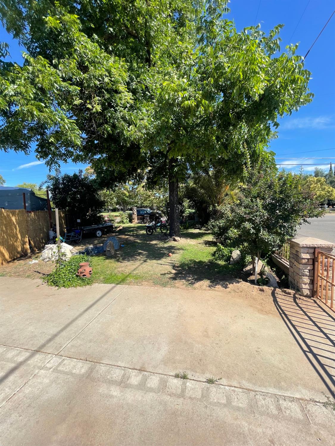 812 E H St, Oakdale, CA 95351