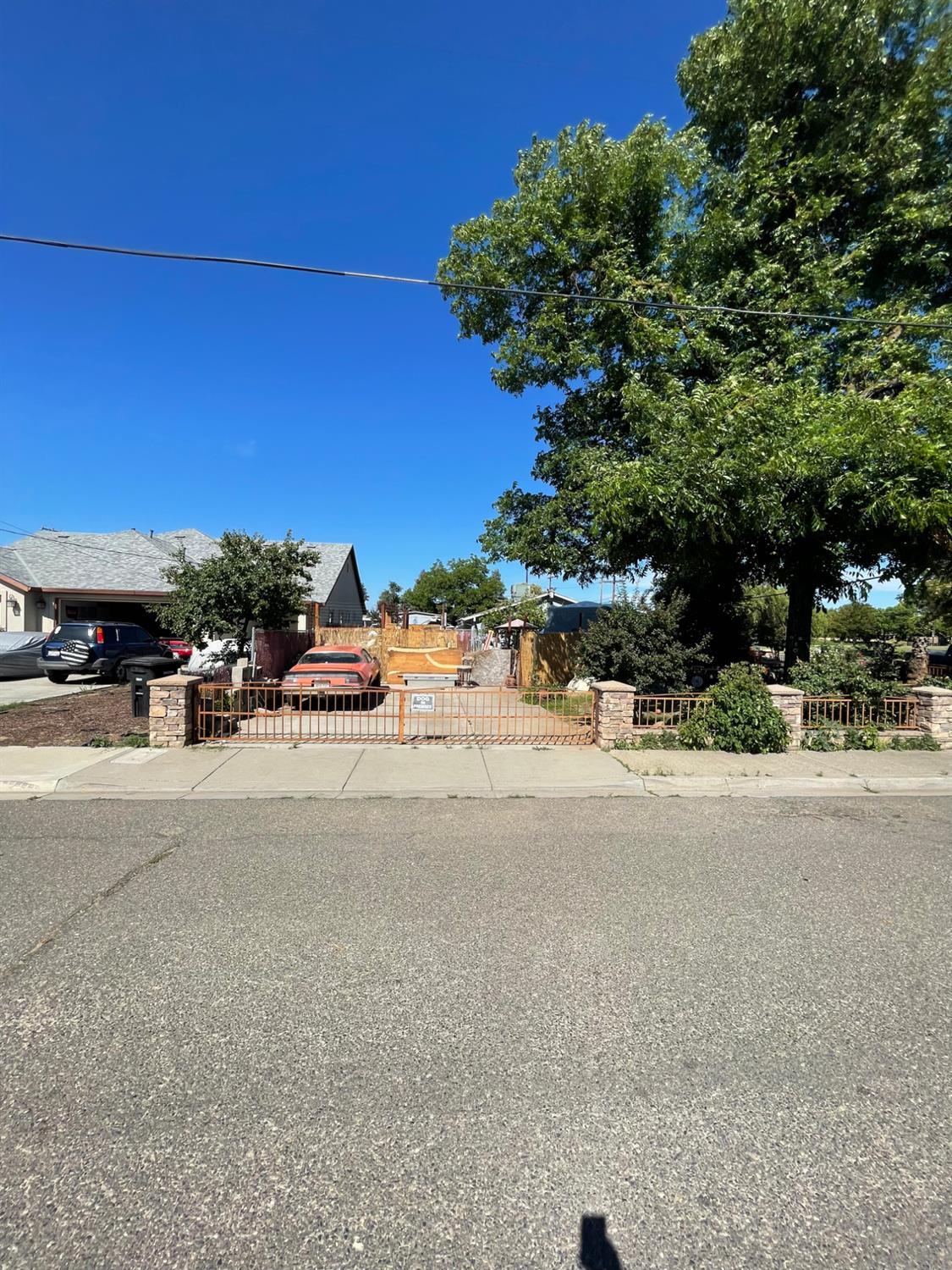 812 E H St, Oakdale, CA 95351