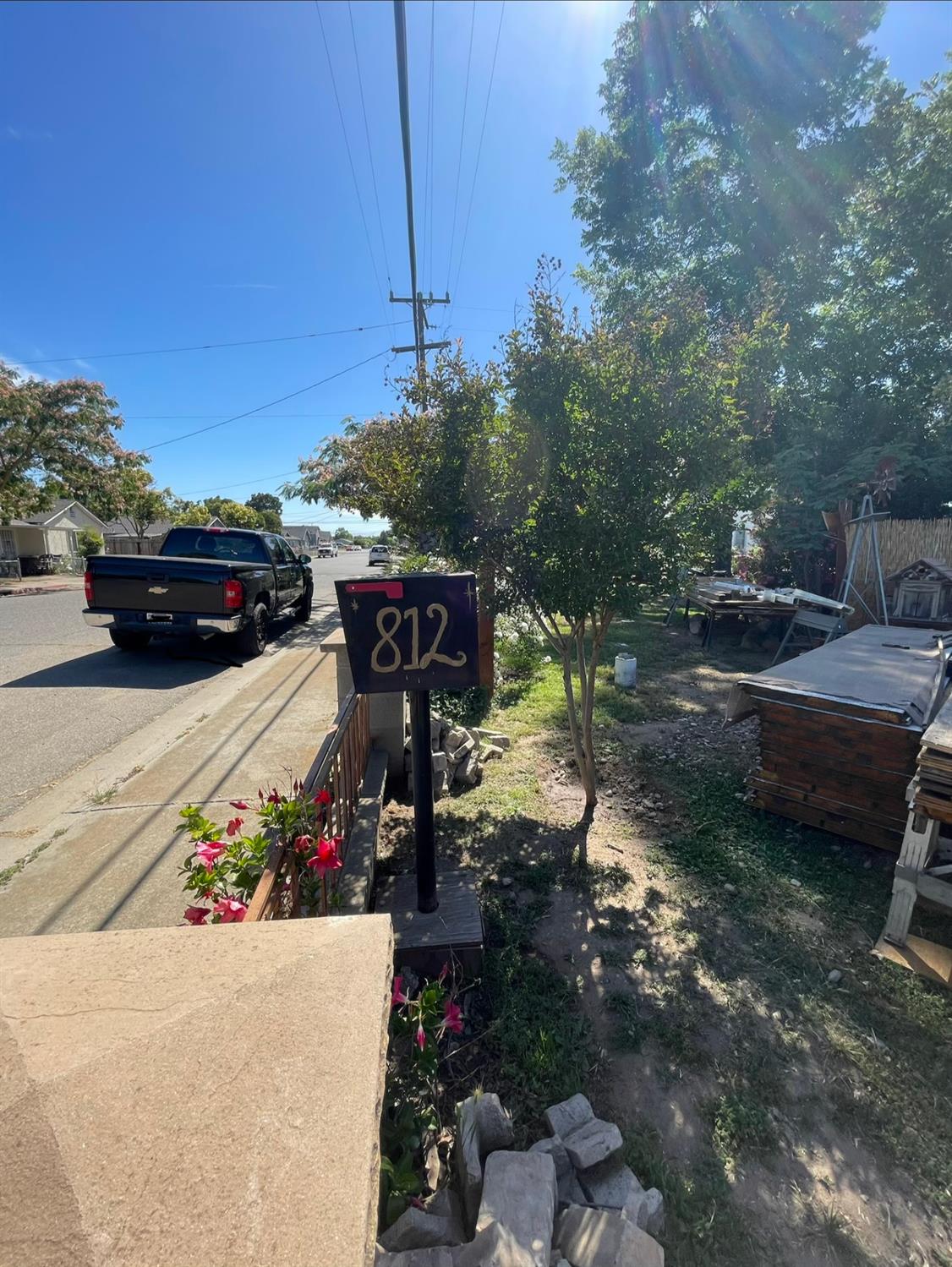 812 E H St, Oakdale, CA 95351