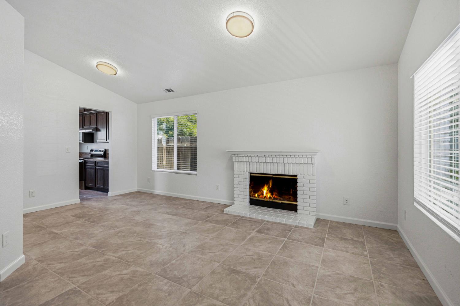 1316 Riverette Dr, Modesto, CA 95351