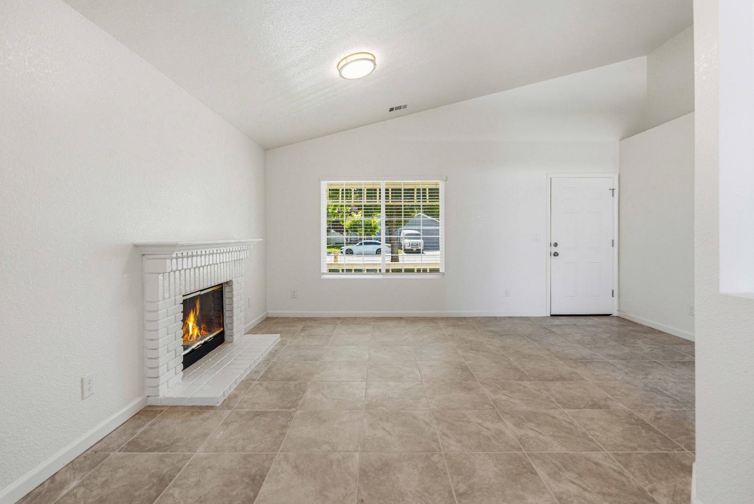1316 Riverette Dr, Modesto, CA 95351