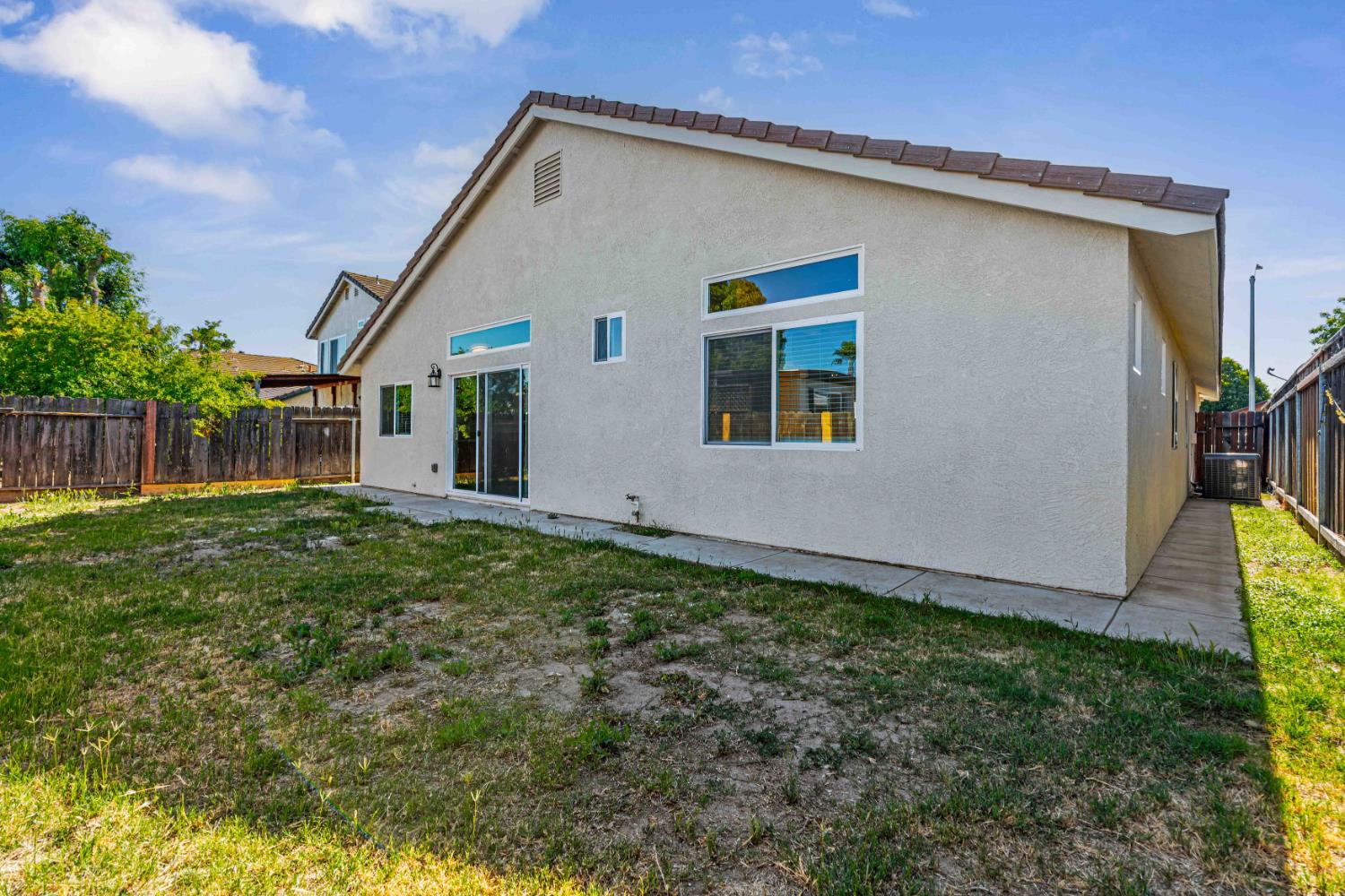 1316 Riverette Dr, Modesto, CA 95351