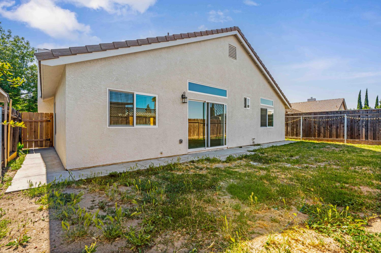 1316 Riverette Dr, Modesto, CA 95351