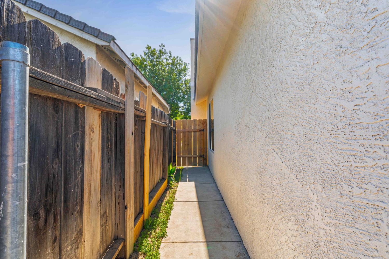 1316 Riverette Dr, Modesto, CA 95351